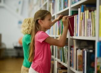 ๐ How Kids Can Choose the Right Books for Their Age