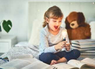 ๐ How Reading Stories Helps Kids Develop Critical Thinking